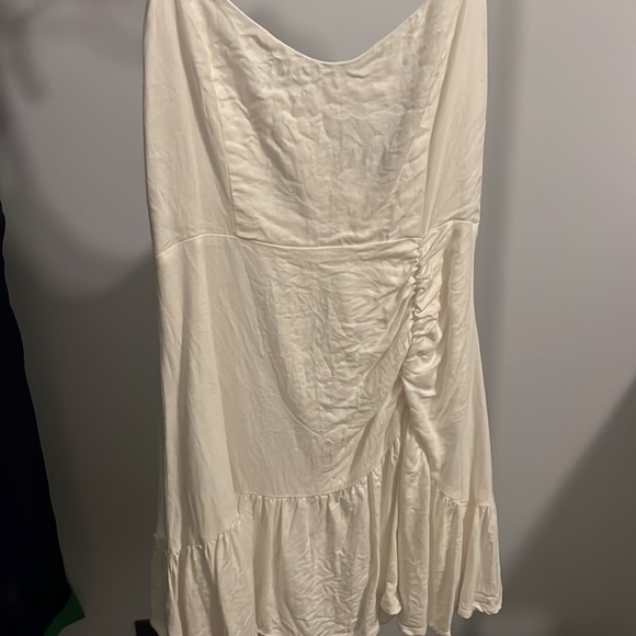 WHITE MINI DRESS 💍 - Picture 2 of 4